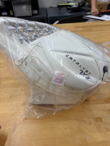 True Catalyst 7x3 White Glove & Blocker Senior