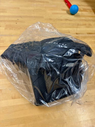 True Catalyst 7x3 Black Glove & Blocker Senior