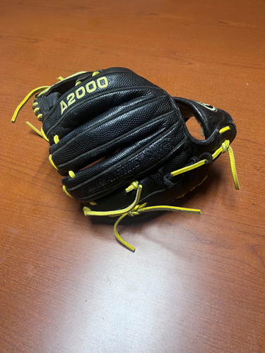 2005 Infield RH Wilson A2000 1786 Baseball Glove 11.5" (Used)
