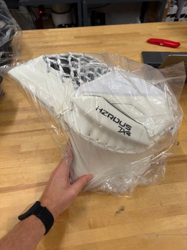 True HZRDUS 7x4 Glove Senior