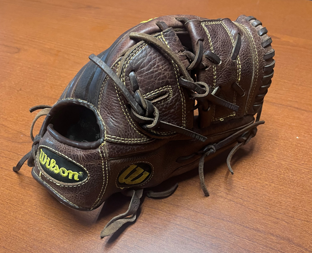 RH Wilson Pitcher's A800 Baseball Glove 11.5" (Used)