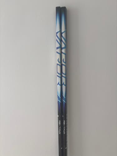 Senior Bauer Vapor Flylite Right Handed Hockey Stick P28 77 Flex (New)