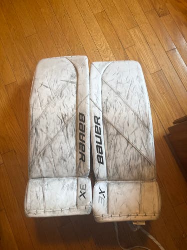 Medium Bauer Vapor 3X Goalie Leg Pads (Used)