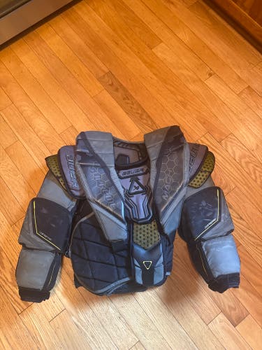 Medium 2022 Bauer Mach Goalie Chest Protector (Used)