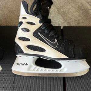 Black/White Nike Air Zoom Hockey Skates Regular Width 9 (Used)