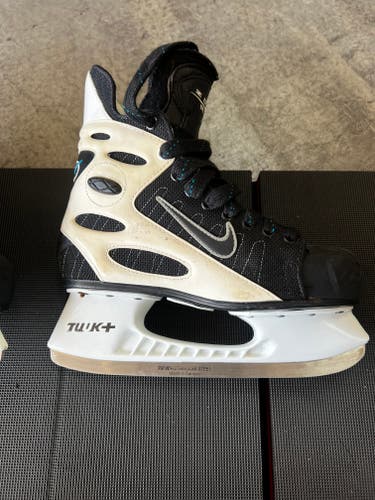 Black/White Nike Air Zoom Hockey Skates Regular Width 9 (Used)