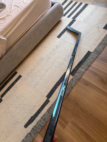 Intermediate CCM Vizion Left Hand Hockey Stick P92M 65 Flex (New)