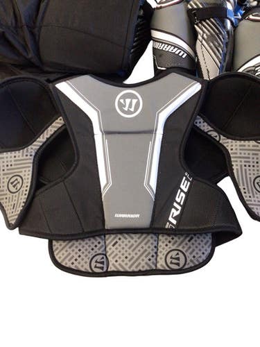 Used Warrior RISE SHOULDER PADS Junior Shoulder Pads XS 11760-S000091589