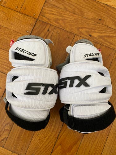 Medium Adult STX Stallion 900 Arm Pads (Used)