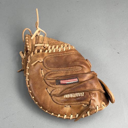 Nokona Bloodline BTF-3250 32.5" Right Hand Thrower Catchers Mitt