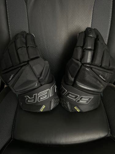 14” Bauer Vapor Hyperlite Gloves