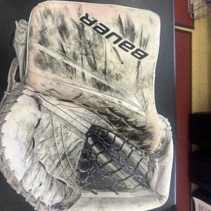 Bauer Hyperlite 2 Senior Regular Goalie Glove Regular Catch (Used) in very good shape