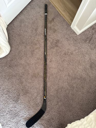 Senior Bauer Supreme 1S Right Handed Hockey Stick P88 77 Flex (Used)