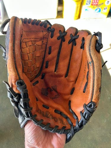 Wilson RH Infield A2451 Baseball Glove 11" (Used)