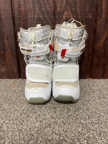Women's Size M 5.0 (W 6.0) Snowboard Boots Medium Flex All Mountain (Used)