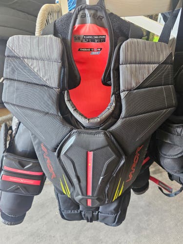 XL Bauer Vapor Hyperlite 2 Goalie Chest Protector (New)