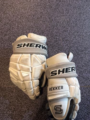 Sher-Wood Rekker Legend Pro Gloves 13" (Used)
