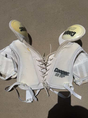 Cooper Men's Small Senior Shoulder Pads (Used)