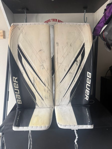 33" 2023 Bauer Hyperlite 2 Regular Goalie Leg pads and blocker (Used)