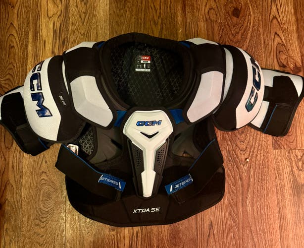 Men's Medium Senior CCM Jetspeed Xtra SE Shoulder Pads (Used)