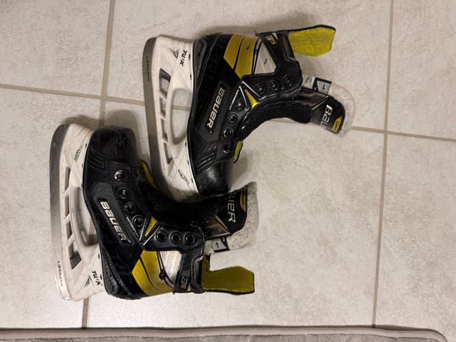 Black/Yellow 2020 Bauer Supreme 3S Hockey Skates Regular Width Size 1 (Used)