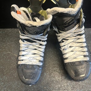 2022 CCM AS-V Pro Hockey Skates Regular Width 8.5 (Used)