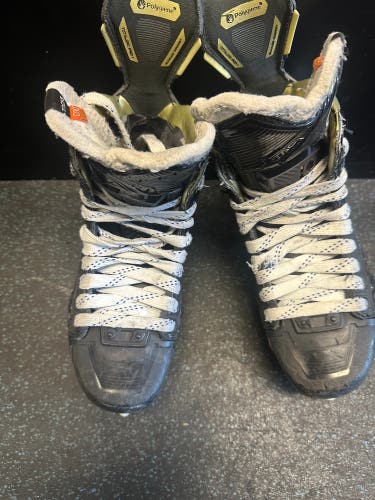 2022 CCM AS-V Pro Hockey Skates Regular Width 8.5 (Used)