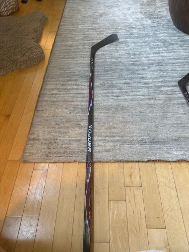 Senior Bauer Vapor Hyperlite 2 Right Handed Hockey Stick P92 70 Flex (Used)