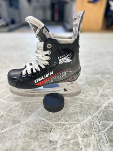 2023 Bauer Vapor X3 Hockey Skates Size 5 (Used)