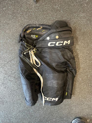 Junior Large CCM AS-V Pro Hockey Pants (Used)