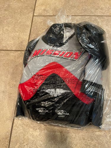 Men's Medium Senior Mission Shoulder Pads (New)