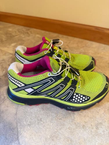 Green Women's Size 7 Salomon XR Mission Shoes (Used)