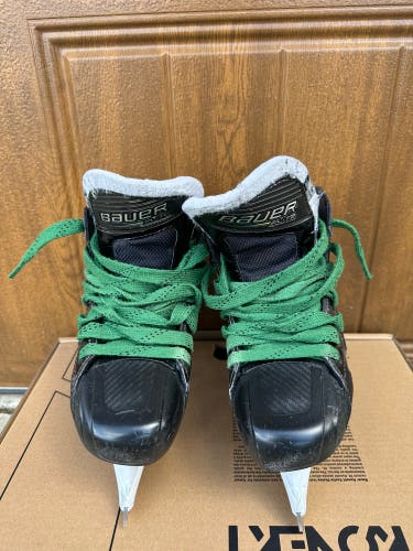 Bauer Elite Hockey Goalie Skates Size 3.5 (Used)