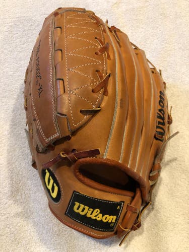 Wilson A2000 LH Outfield Baseball Glove 12.5" (Used)
