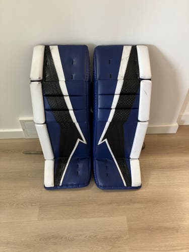 32" 2025 Vaughn V10 Pro Carbon Goalie Leg Pads (Used)