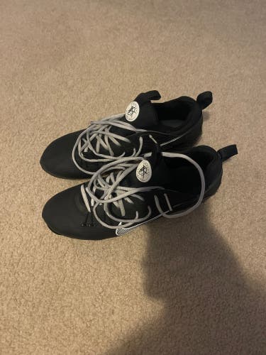 Black Men's Size M 10.5 (W 11.5) Adult Nike Huarache Low Top (Used)