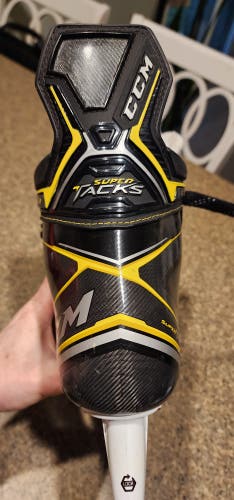 CCM Super Tacks AS3 Hockey Skates Regular Width 9.5 (Used)