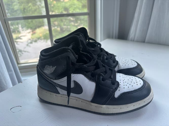 Gray Men's 5Y (Big Kids / Youth) Youth Air Jordan JORDAN RETRO 1 Shoes (Used)