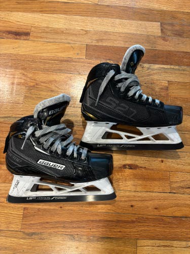 Bauer Supreme S27 Hockey Goalie Skates Regular Width Size 2.5 (Used)