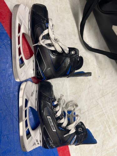Bauer Nexus 2900 Hockey Skates Regular Width Size 3.5 (Used)