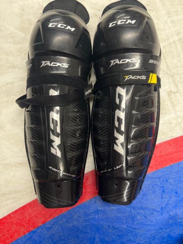 Junior CCM Tacks 9550 12" Shin Pads (Used)
