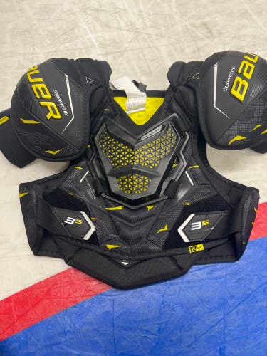 Small Junior Bauer Supreme 3S Shoulder Pads (Used)