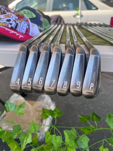 Men's Srixon ZX7 Right Handed Iron Set Extra Stiff Flex (Used)