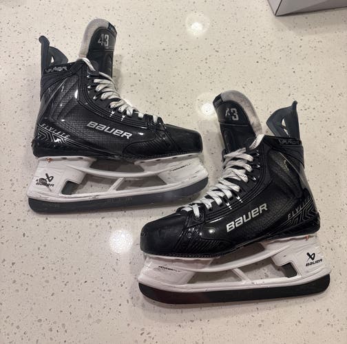 2025 Bauer Vapor Flylite Hockey Skates Regular Width Pro Stock 9 3/4 (Used)