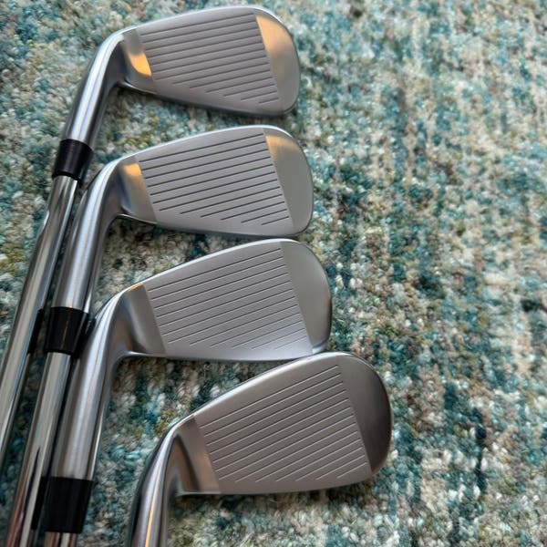 TaylorMade 2025 P790 Iron Set 4-PW – Modus3 Tour 105 Stiff – Mint