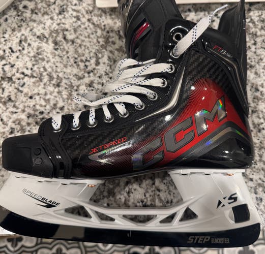 2025 CCM JetSpeed FT8 Pro Hockey Skates Regular Width 10 (Used)