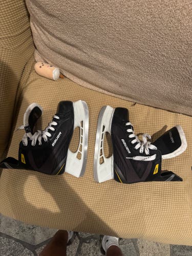 2015 Bauer Supreme 140 Hockey Skates Size 5 (New)
