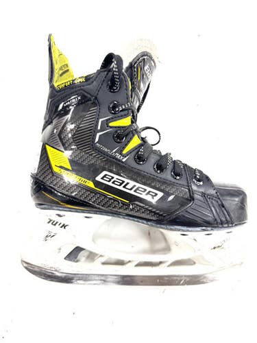 Used Bauer SUPREME MATRIX Junior Hockey Skate Junior 02.5 11860-S000308266