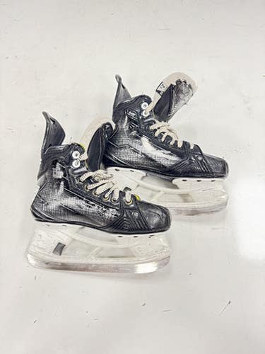 Used Bauer SUPREME M50 PRO Junior Hockey Skate Junior 02.5 11860-S000308788