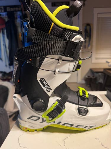 Mondo 25 & 25.5 Unisex Dynafit Hoji Free Alpine Touring Ski Boots Medium Flex (Used)